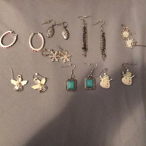 Jewelry - 8 pairs earrings